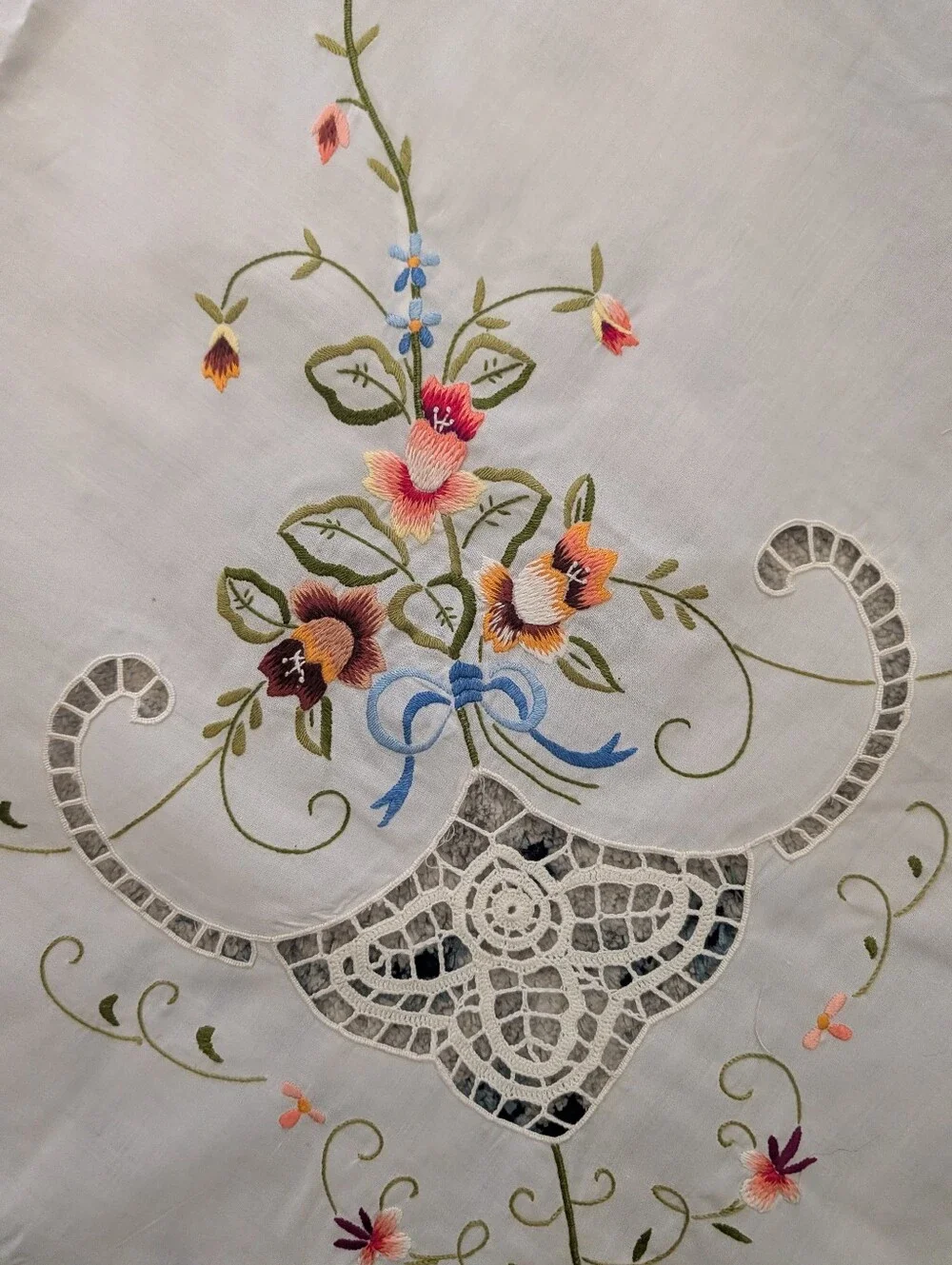VTG Embroidered Floral Tablecloth - White Pink Green 8 Napkins Eyelet Grandma